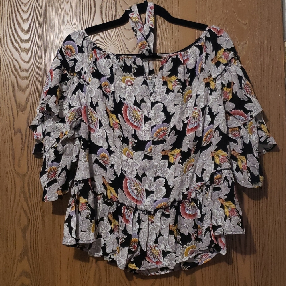 🍁New boutique floral halter top by Hayden - Picture 5 of 8